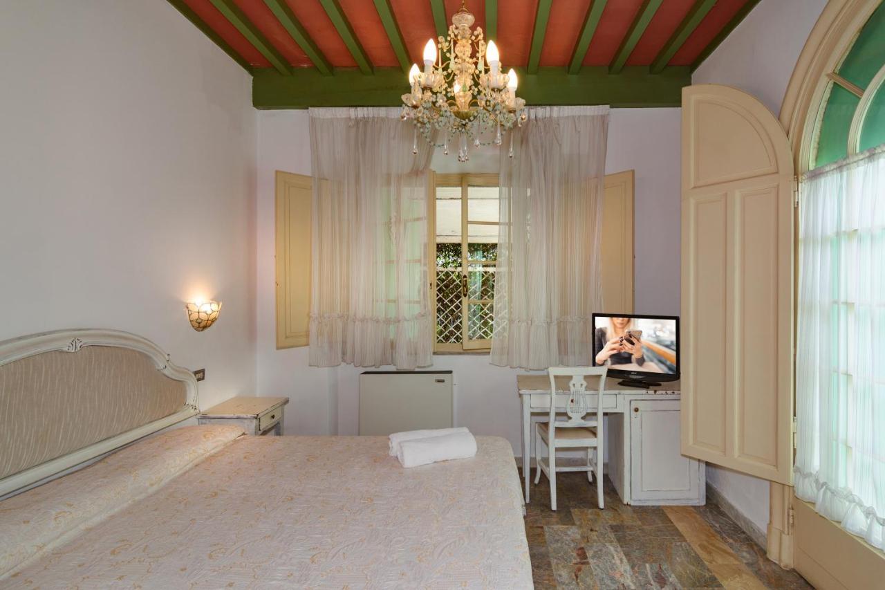Hotel Poseidon Марина-ди-Пьетрасанта Экстерьер фото